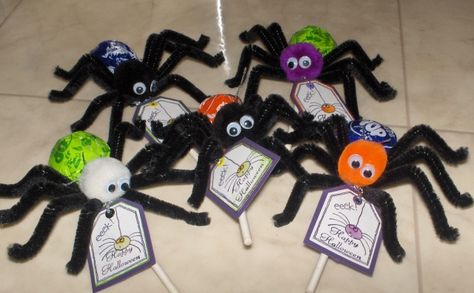 12 Easy Treats (to make) for Halloween Class Parties - Simple Simon and Company Halloween Treat Ideas For School, Lollipop Spiders, Halloween Treat Ideas, Tootsie Roll Pops, Halloween Office Party, Easy Treats To Make, Classroom Halloween, Halloween School Treats, Halloween Class Party