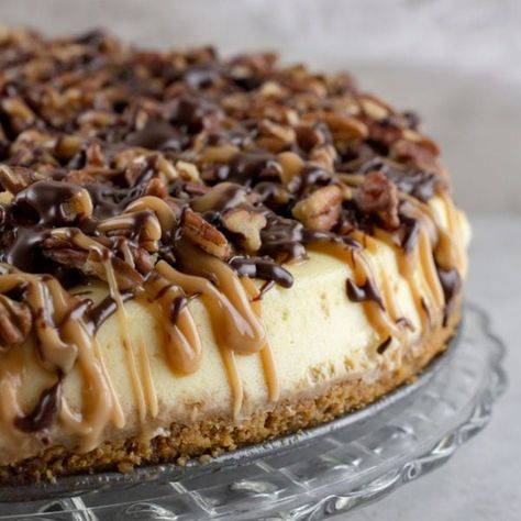 Banana Custard Recipe, Turtle Pie Recipe, Turtle Pie, Banana Custard, Turtle Cheesecake Recipes, Turtle Cheesecake, Caramel Cream, Easy Holiday Recipes, Easy Cheesecake Recipes