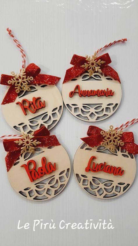 Christmas Engraving Ideas, Mdf Christmas Decorations, Novogodišnji Ukrasi, Lézervágott Fa, Laser Cut Wood Jewelry, Wood Laser Ideas, Baby Crafts Diy, Wood Calendar, Personalized Family Ornaments