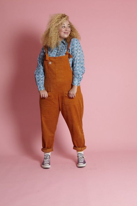 Plus Size Dungarees, Indie Outfits Summer, Dungaree Outfit, Corduroy Dungarees, Plus Zise, Hawaiian Sunset, Lesbian Fashion, Comfy Clothing, Indie Outfits