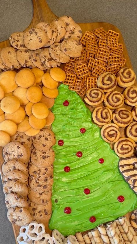 Christmas Buttercream Board Ideas, Buttercream Board Ideas Christmas, Thanksgiving Buttercream Board, Buttercream Board Christmas, Christmas Buttercream Board, Butter Board Ideas Christmas, Buttercream Charcuterie Board, Buttercream Board Ideas, Desert Charcuterie Board Ideas