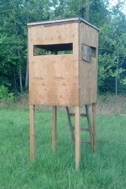 If you're an avid hunter, check out our 20 different DIY deer stand plans. Some come with detailed plans while others are just for inspiration. Diy Hunting Blinds, Diy Deer Stand, Homemade Deer Blinds, Deer Stand Ideas, Deer Blind Ideas, Tree Stand Ideas, Deer Blind Plans, Deer Hunting Stands, Deer Stand Plans