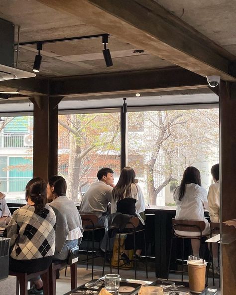 Coffee Shop Korean Aesthetic, Caffe Korean, People Talking Aesthetic, Korean Coffee Shop Aesthetic, Korean Restaurant Aesthetic, Cafe Aesthetic Korean, Korean Cafe Aesthetic, Cafe In Korea, Korean Cafes