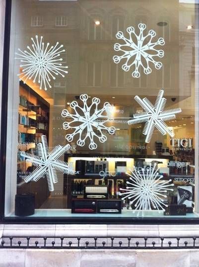 Christmas Window Display Hair Salon, Hair Salon Christmas Window Display, Barbershop Christmas Decor, Hair Salon Window Display Ideas, Beauty Salon Christmas Decorations, Hair Salon Window Display, Christmas Hair Salon, Salon Christmas Decor, Salon Window Display