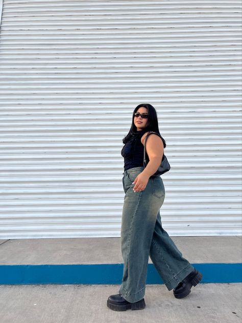 Ootd Mid Size, Large Tummy Outfits, Low Budget Outfit Ideas, Plus Size Overalls Outfit Winter, Mid Size Corset Outfits, Plus Size T Shirt Outfit, Plus Size Pants Outfits, Plus Size Poses For Pictures Instagram, Plus Size Poses