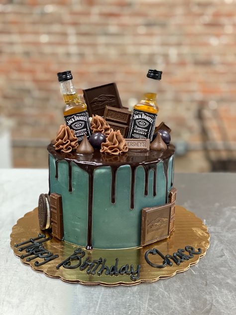 Birthday Cake Beer Theme, Manly Birthday Cake, Alcohol Themed Cakes For Men, 21st Birthday Cake Ideas For Guys, Alcohol Cake Ideas For Men, Beer Birthday Cake For Men, Alcohol Cake Design, Unique Birthday Cake Ideas For Men, Beer Themed Cake