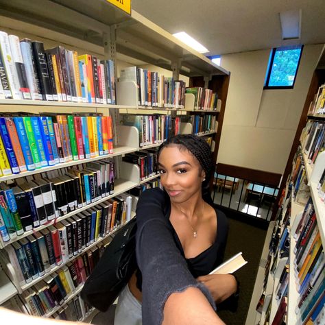 School Aesthetic Black, College Baddie Aesthetic, Black Scholar Aesthetic, Baruch College Aesthetic, Internship Aesthetic Black Woman, Studying Aesthetic Black Women, Productive Black Woman, Baddie Studying Aesthetic, College Black Women