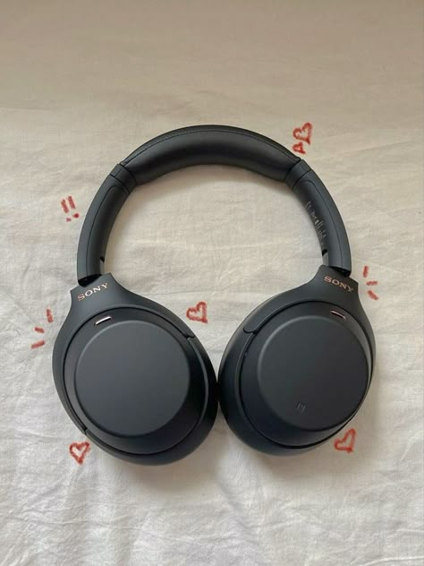 Black Sony Headphones Aesthetic, Sony Black Headphones, Headphones Aesthetic Black, Bluetooth Headphones Aesthetic, Black Headphones Aesthetic, Overhead Headphones, Black Headphone, Wh 1000xm4, Head Phones