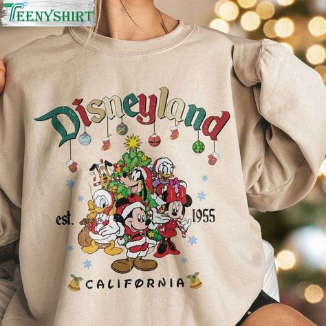 Disneyland Family Shirts, Mickey And Friends Christmas, Disneyland Sweatshirt, Mickey Sweatshirt, Disneyland Christmas, Christmas Background Images, Minnie Christmas, Disneyland Shirts, Vinyl Printing