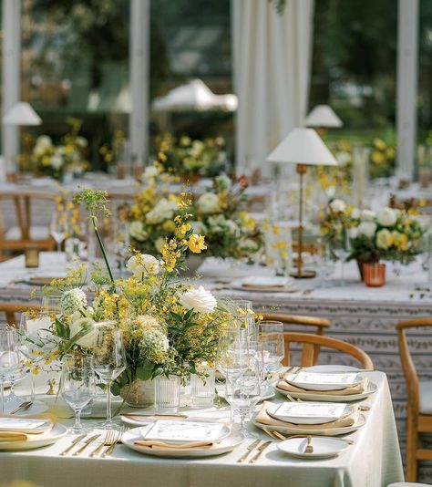 Green And Yellow Wedding Flowers, Lemon Yellow Wedding Theme, Pale Yellow And Green Wedding, Spring Neutral Wedding, Garden Party Wedding Table Setting, Butter Yellow Wedding Theme, Yellow Roses Centerpieces, Sage Green And Yellow Wedding, Round Tablescapes