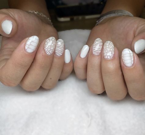 White Nails With Grey Design, Cute Simple White Nail Designs, Simple Nails On Natural Nails, Cute Almond Nails Winter, White Almond Nails Ideas, White Fun Nails, White Funky Nails, Fall Preppy Nails, Nails For Silver Jewellery