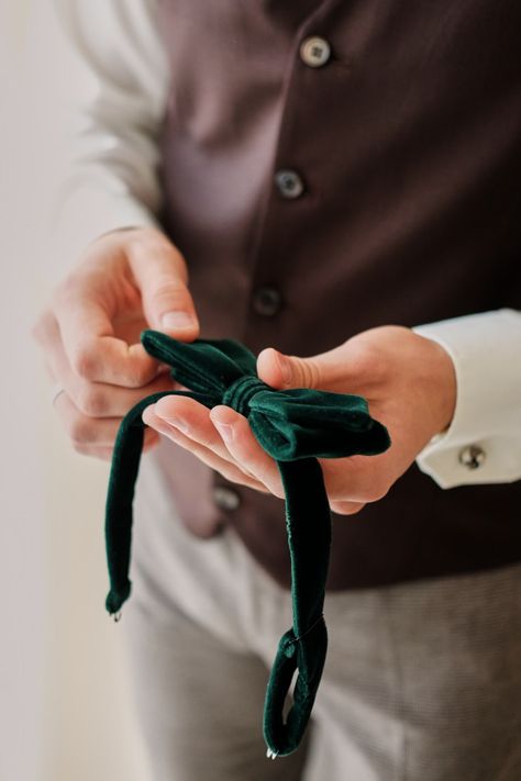 Male hand holding a green bow tie. st patricks day preparation Sparkle Decorations, Green Bow Tie, Pink Gift Box, Wooden Wheel, Holiday Box, Photo Pattern, Soft Heart, Male Hands, Christmas Tree Pattern