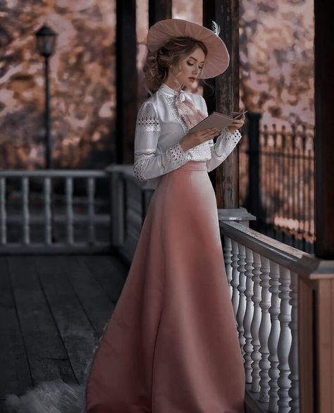 Vintage Outfits 1800s Aesthetic, 1884 Fashion Women, Victorian Governess Dresses, Colonial Outfit For Women, Old Fashion Women Vintage, 1800s Outfit Women, Modern 1800s Fashion, Old Fashioned Dresses Victorian, Victorian England Fashion