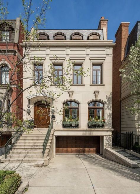 New York Brownstone, Townhouse Exterior, Townhouse Designs, New York Homes, Narrow House, City House, Dream House Exterior, House Architecture Design, Story House