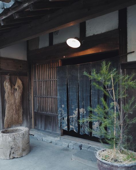 Studio Waraya / OLD INDUSTRIAL JAPAN (@oldindustrial) • Instagram photos and videos Rain Cape, Japanese Home Decor, Doorway Curtain, Old Hands, Japanese House, Front Yard, Cape, Straw, Yard