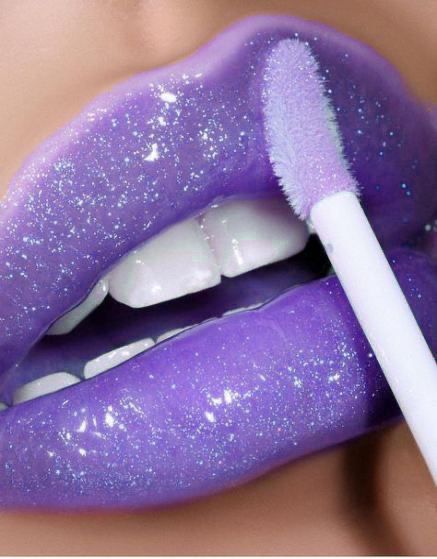 Farrah Goodfairy, Lavender Lipstick, Purple Lip Gloss, Cute Lipstick, Cooler Style, Purple Vibe, Lipstick Kit, Lavender Aesthetic, Purple Lips