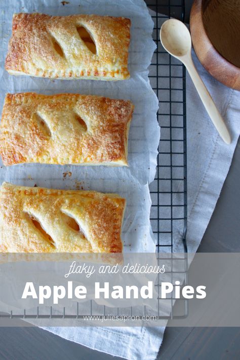 Hand Pies With Puff Pastry, Puff Pastry Apple Pie, Apple Pie Filling Recipes, Apple Pastry, Apple Puff Pastry, Hand Pie Recipes, Canned Apple Pie Filling, Apple Hand Pies, Puff Pastry Desserts