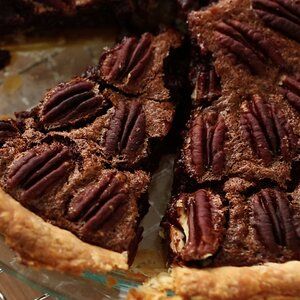 Martha Stewart Chocolate Pecan Pie, Pecan Pie Recipe Martha Stewart, Chocolate Pecan Pies, Chocolate Pecan Pie Recipe, Melt Chocolate In Microwave, Pecan Brownies, Pecan Pies, Pecan Tarts, Southern Desserts