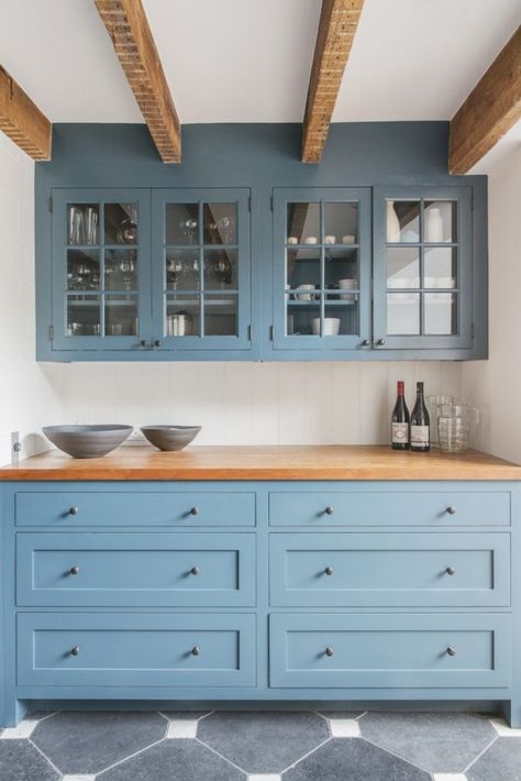 15 Colorful Kitchen Ideas That You’ll Wanna Copy Credenza Liberty, Kitchen With Blue Cabinets, Butcher Blocks, Kabinet Dapur, Blue Kitchen Cabinets, Farmhouse Kitchen Cabinets, New Kitchen Cabinets, Kitchen Cabinets Makeover, Blue Cabinets