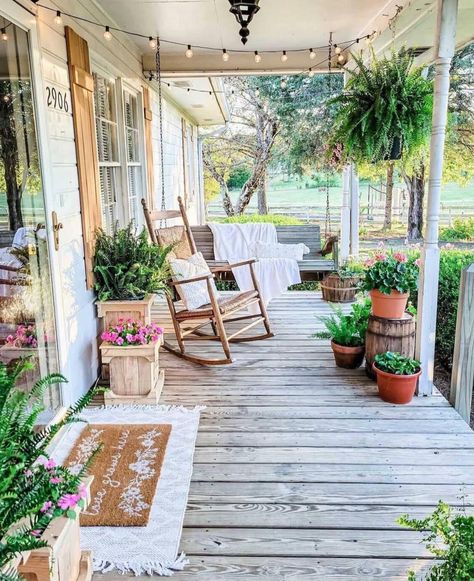 Porch Landscaping, Windmill Decor, Spring Porch Decor, Cottage Porch, Porch Sitting, Country Porch, Porch Furniture, Farmhouse Porch, Front Porch Decorating