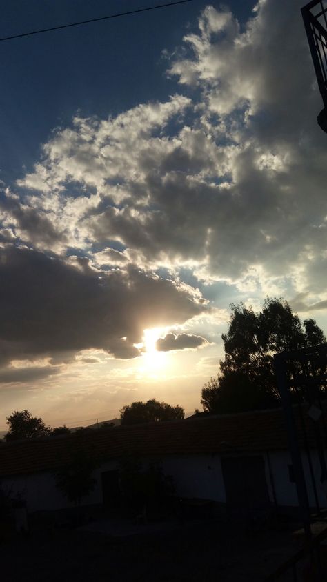 Sky Pictures Real Life Clouds, Backrounds Aestetic Dark, Real Sunset Pictures, Slowmotion Videos Aesthetic, Slowmotion Videos, Slowmotion Videos Aesthetic Sky, Sky Pictures Real Life, Photography Sky, Videos Aesthetic