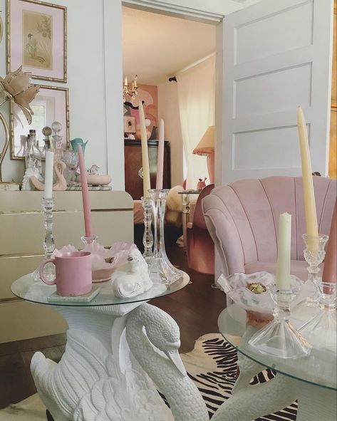 Vintage Glamour Decor Bedroom, Pastel Playhouse, Seashell Chair, Swan Table, Chair Comfy, 80s Interior, Italian Chic, Glamour Decor, Salon Suites Decor