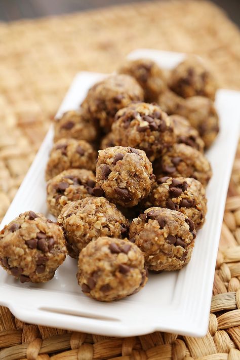 Chocolate Chip Peanut Butter Granola Bites Breakfast Finger Foods, Jif Peanut Butter, Granola Bites, Recipes For The Whole Family, Peanut Butter Granola, Shortbread Cookie Recipe, Chocolate Chip Recipes, Energy Bites, Natural Peanut Butter