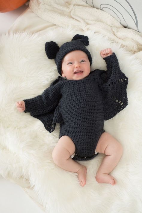 No need to search for the winner of this year’s costume party; this winged baby bat onesie will definitely swoop in for first prize. Your little one will look cute without feeling uncomfortable; plus, snap tape makes it easy to get in and out. Halloween Costume Crochet, Crochet Batman, Batman Baby, Costume Crochet, Baby Halloween Costume, Crochet Pour Halloween, Crochet Baby Costumes, Newborn Halloween Costumes, First Halloween Costumes