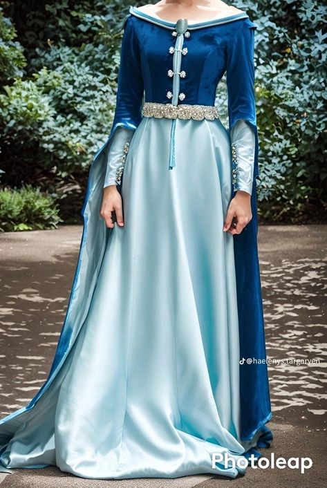 Medival Outfits Women, Royal Family Fashion, Gaun Abad Pertengahan, Nail It, Old Fashion Dresses, Fantasy Dresses, Royal Dresses, Fantasy Gowns, Medieval Dress