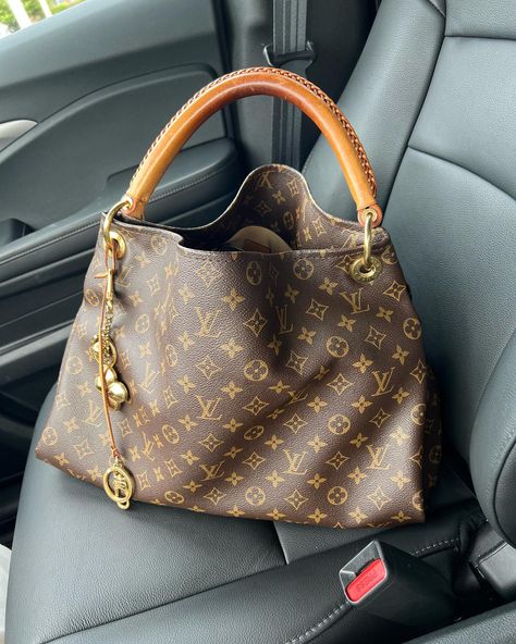 Luxury Bags Collection, High Life, Love Affair, Designer Handbags, 가을 패션, Cute Bags, Look Cool, Louis Vuitton Bag, Luxury Bags