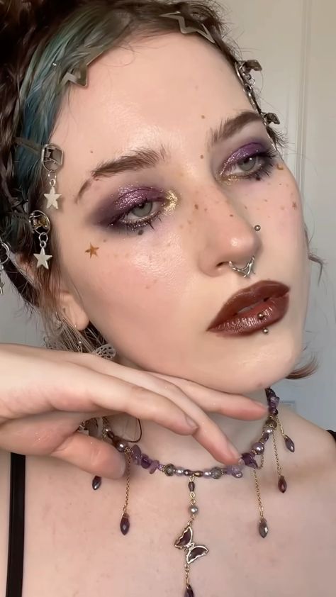 Eyeshadow Looks Pale Skin, Witchy Aesthetic Makeup, Eyeshadow Looks For Pale Skin, Purple New Years Makeup, Purple Witchy Makeup, Erethreal Makeup, Simple Witchy Makeup, Whimsigoth Eye Makeup, Halloween Makeup Casual