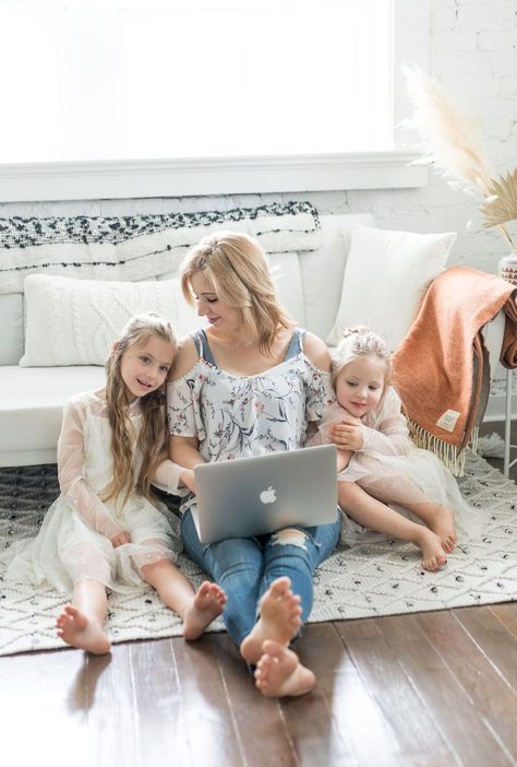 At home branding photoshoot inspiration for photographers and working moms. Cute mother-daughter photo moments. Captured by Lindsey Zitzke | Ohio Brand & Lifestyle Photographer. Mom Branding, Photographer Branding Photoshoot, Home Branding, Mother Daughter Photos, Branding Photoshoot Inspiration, Personal Branding Photoshoot, Light Wedding, Western Women, Ohio Wedding