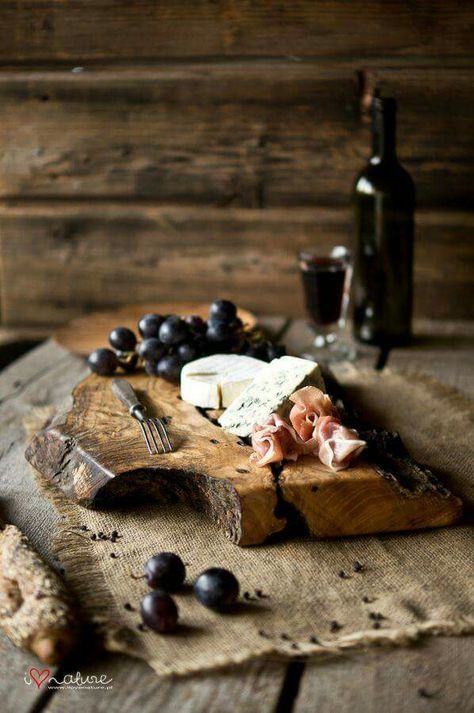 Beautiful Boards, Wine Pairings, Nasi Lemak, Food Photography Inspiration, Bottle Of Wine, Wine Cheese, Cheese Platters, Food Platters, Food Presentation