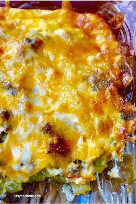 Low Carb Chile Rellenos Casserole with all the flavor  minus the carbs! Ground beef and lots of peppers and cheese make a satisfying family favorite meal. #keto Relleno Casserole, Chili Relleno, Low Carb Mexican, Low Carb Casseroles, Chile Relleno, Easy Chili, Low Carb Diets, Low Carb Eating, Keto Foods