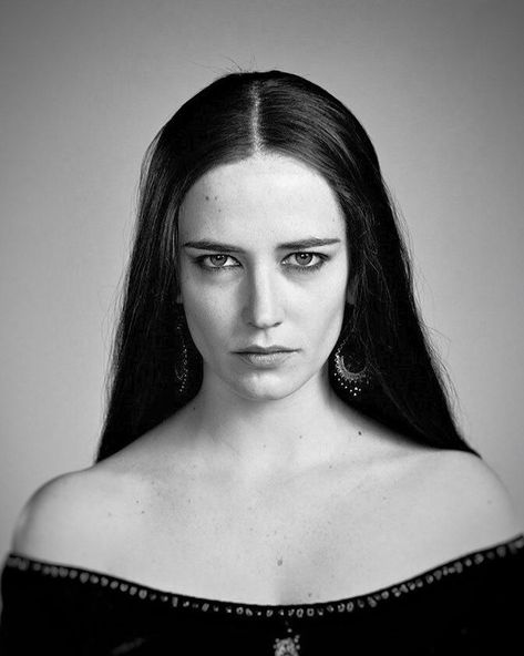 Walburga Black, Penny Dreadful, Eva Green, French Actress, Poses References, Monica Bellucci, Black And White Portraits, Cebu, Green Hair