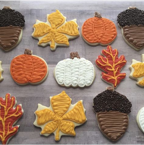 Fall Cookies Buttercream, Fall Decorated Sugar Cookies, Autumn Cakes, Fall Decorated Cookies, Buttercream Cookies, Tasty Sweets, Special Cookies, School Cookies, No Bake Sugar Cookies