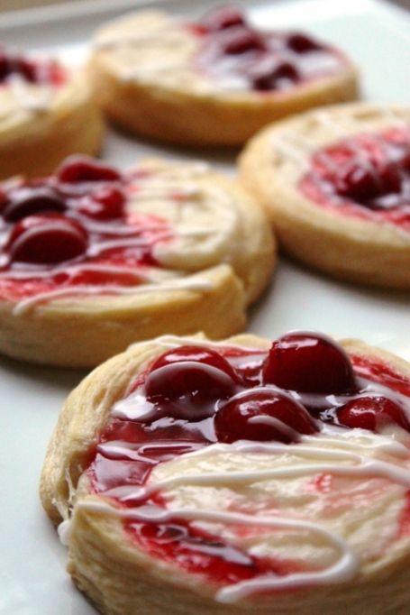 Canned Biscuit Dough Recipes: Get the recipe for these cream cheese danishes at Baking Bytes. Biscuit Dough Recipes, Cheese Danishes, Cream Cheese Danish, Pillsbury Recipes, Canned Biscuits, Slow Cooker Desserts, Crescent Roll Recipes, Easy Cream, Cherry Pie Filling