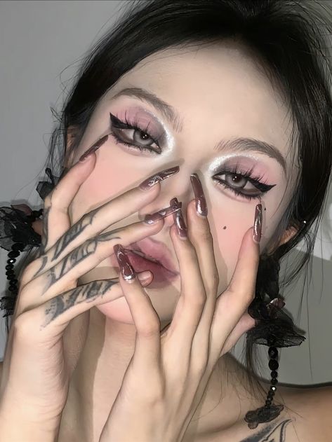 Dark Douyin Makeup, Makeup Tutorial Tiktok, Douyin Makeup, Inspired Makeup, Dark Makeup, Venom, Fashion Drawing, Makeup Inspo, Maquillaje De Ojos