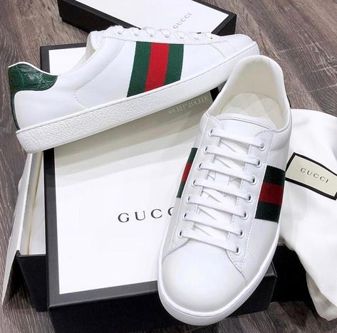 Gucci Men Shoes Sneakers, Gucci Sneakers Outfit, Tenis Gucci, Gucci Mens Sneakers, Gucci Ace Sneakers, Gucci Shoes Sneakers, Lv Shoes, Classy Shoes, Gucci Sneakers