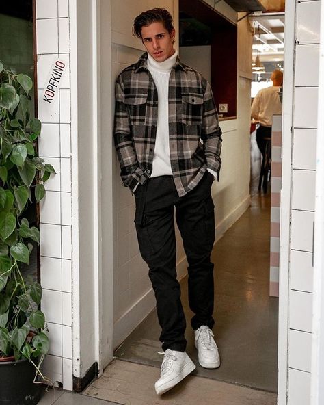 Birthday Outfit Men Winter, Men Flannel Outfits Street Styles, Hoodie Flannel Outfit, Men Flannel Outfits, Black Joggers Outfit, Flannel Outfits Fall, Flannel Outfits Men, Hoodie Flannel, Flannel Outfit