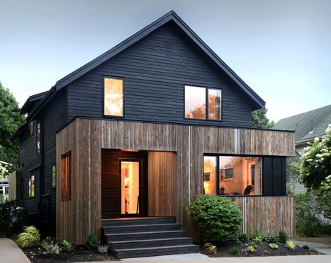 Houses With Black Cladding That Are in Harmony With their Surroundings Modern Scandinavian House, Black Cladding, Minimalist Dekor, House Cladding, Farmhouse Modern, Interior Minimalista, Exterior Ideas, Design Exterior, Scandinavian Home