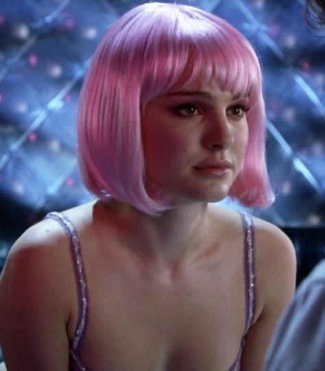 Characters With Pink Hair Halloween, Natalie Portman Closer, Closer 2004, Characters With Pink Hair, Hair Movie, Closer Movie, Pretty Halloween, Pink Wig, Natalie Portman