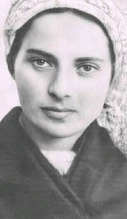 Santa Bernadette, St Bernadette Soubirous, St Bernadette Of Lourdes, Lode A Dio, Bernadette Soubirous, St Bernadette, Kelly Lebrock, Lourdes France, Friend Of God