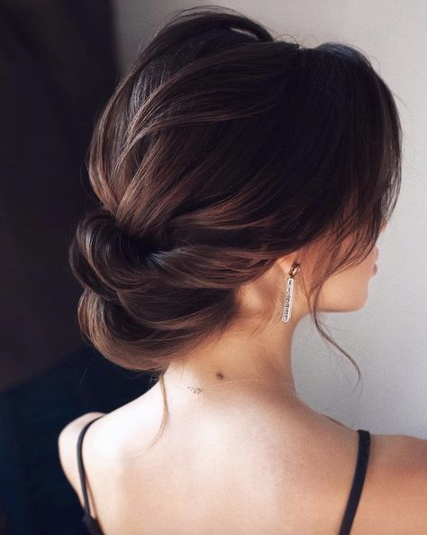 Sanggul Modern, Wedding Hair Trends, Engagement Hairstyles, Simple Wedding Hairstyles, Bridal Hair Updo, Elegant Wedding Hair, Peinados Recogidos, Wedding Hair Inspiration, Low Bun