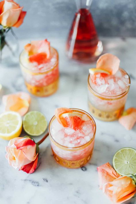 Grapefruit Rose Gold Margaritas - College Housewife Prickly Pear Margarita, Classic Cobb Salad, Citrus Drinks, Coconut Margarita, Perfect Margarita, Orange Syrup, Rhubarb Crumble, Blueberry French Toast, Lime Peel