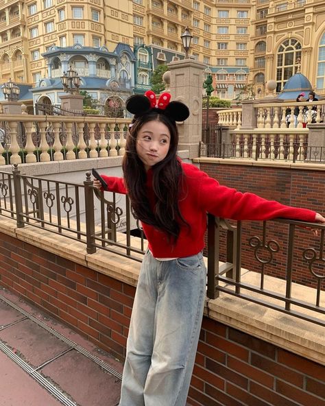 Japan Disneyland Outfit, Shanghai Disneyland Outfit, Hongkong Disneyland Outfit Winter, Hk Disneyland Outfit, Tokyo Disneyland Outfit Winter, Winter Theme Park Outfit, Disney Fits Winter, Disney Winter Outfits Disneyland, Disney Outfit Winter