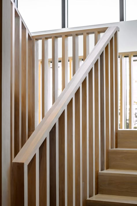 Interior Stair Railing, Types Of Stairs, Staircase Handrail, Staircase Railing, Stair Railing Design, Staircase Makeover, Stairs Design Modern, Modern Mountain Home, Home Stairs