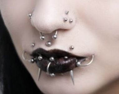 (//_^) (//_-,) Face Piercings, Cool Piercings, Facial Piercings, Cute Piercings, Body Jewelry Piercing, Body Piercings, Body Modifications, Piercing Tattoo, Body Mods