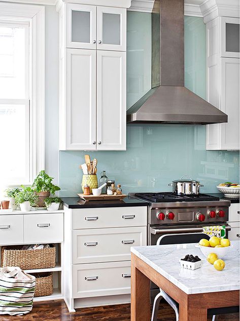 A single sheet of glass, painted on the back, lends color and easy-clean protection behind this range: http://www.bhg.com/kitchen/backsplash/kitchen-backsplash-ideas/?socsrc=bhgpin100714hardworkingwall&page=2 Kitchen With White Cabinets, Glass Backsplash Kitchen, Glass Kitchen Backsplash, Mcm Kitchen, Kitchen Ikea, White Kitchen Backsplash, Neutral Kitchen, Kitchen Glass, Kitchen Backsplash Designs