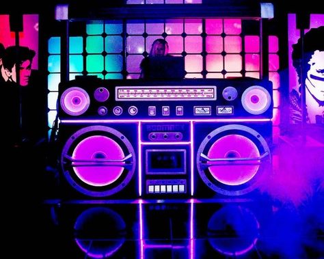 Concert Stage Design, Work Decor, Dj Stage, 80s Disco, Nightclub Design, Drinks Bar, Dj Setup, Gold Award, Event Props